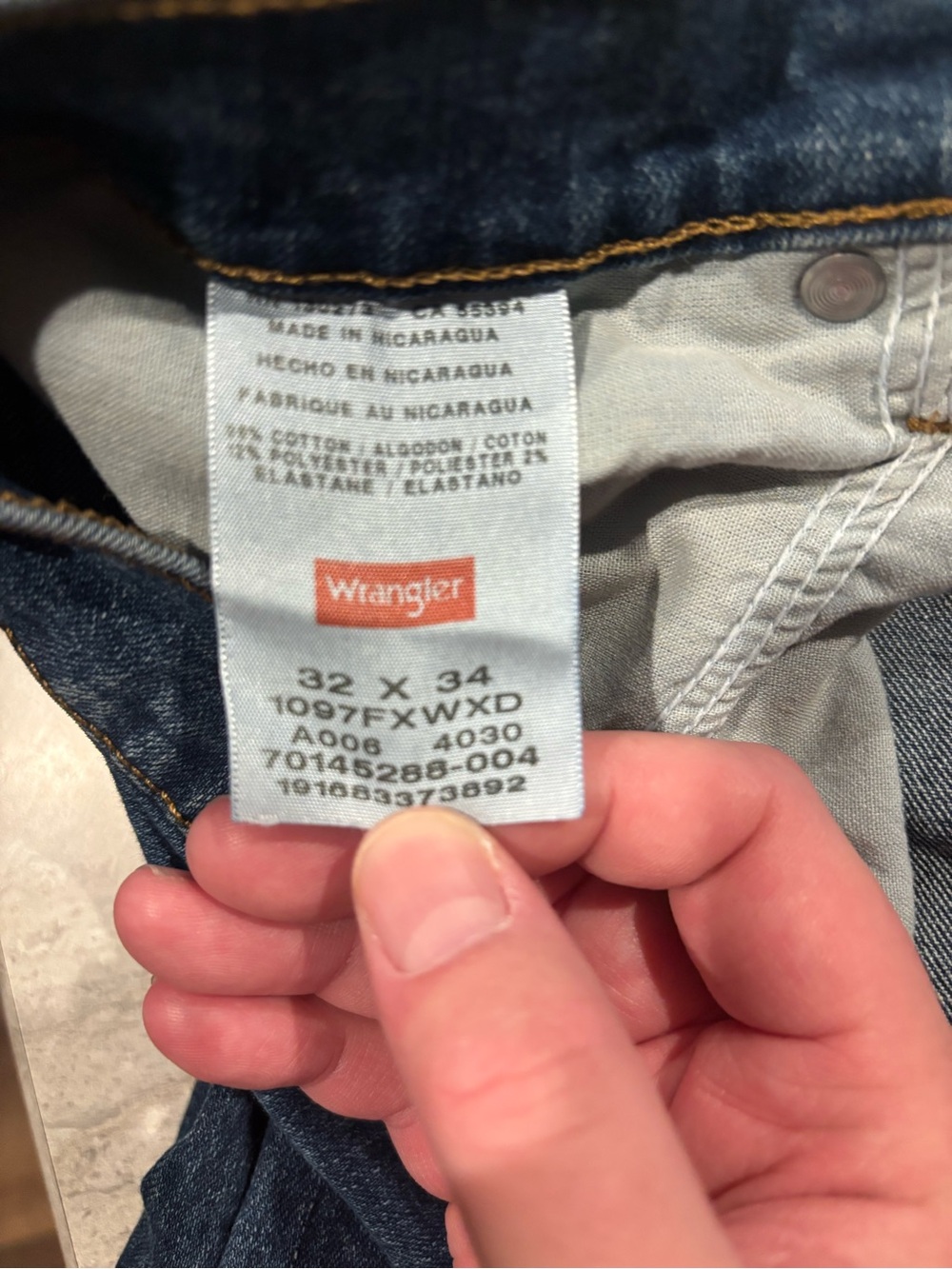 Wrangler Relaxed Fit Jeans in Dark Blue with Contrast Stitching - Picture 4 of 4
